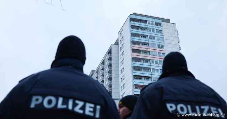 Verdächtige nach Wurf von Feuerlöscher aus Hochhaus gefasst