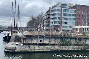 Willembrug aan Eilandje al jaren ongebruikt en in staat van verval