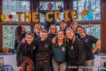 Jongeren openen eerste inloophuis voor leeftijdsgenoten: “Met ons babbelen is een kleinere stap dan een zorgverlener opzoeken”