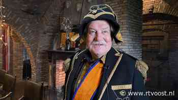 Gerry (76) bouwt zelf een kasteel van 26 meter hoog in zijn achtertuin