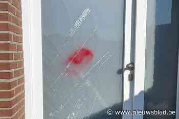 Ruit van voordeur huis ingegooid door jongeren in Aarschot: “Het loopt hier uit de hand”
