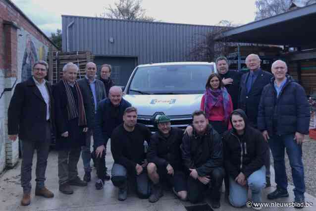 Lions Club Kortrijk overhandigt minibus aan Aktractie