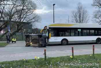Spectaculaire aanrijding tussen lijnbus en personenwagen: meerdere gekwetsten