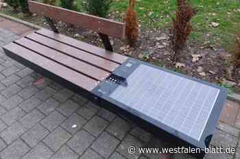 Handy aufladen und Frischluft genießen: „Smart Benches“ machen es möglich