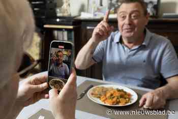 Marktkramer Danny (59) wordt tot zijn eigen verbazing influencer: “Zelfs jongeren willen met mij op de foto”