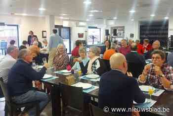 Bestuur bedankt vrijwilligers met ontbijt en paraplu