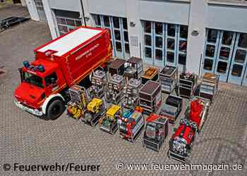 Gerätewagen mit 18 Rollcontainern