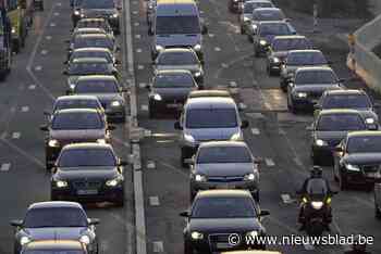 Moeilijke ochtendspits na twee ongevallen op E17, één persoon lichtgewond naar ziekenhuis