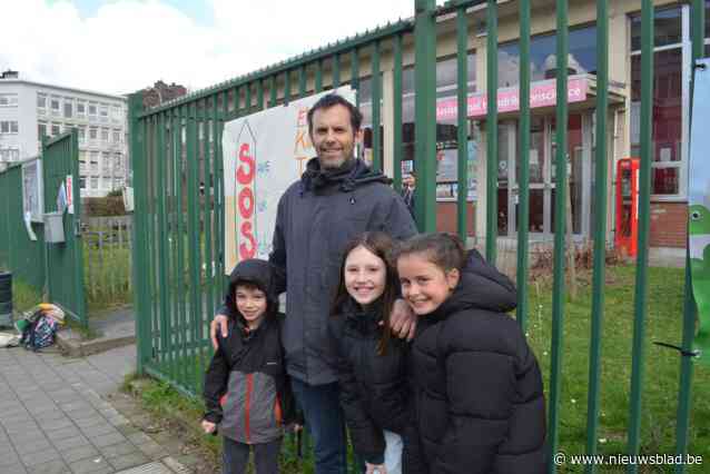 Verdriet aan schoolpoort, nu hier drie klassen dicht moeten door lerarentekort: “Niet de schuld van de school maar van het beleid”