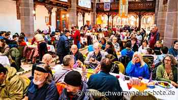 Vesperkirche in Calw: Wenn der Obdachlose beim Bankdirektor sitzt