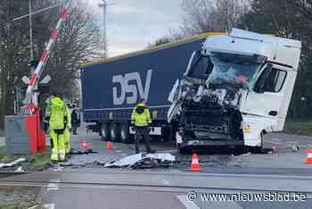 Trein botst tegen vrachtwagen op overweg in Turnhout: spoorlijn na meer dan 5 uur vrijgemaakt