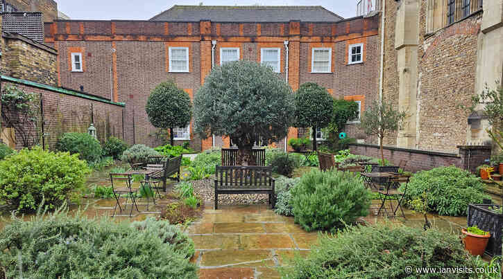 London’s Pocket Parks: St Johns’ Cloister Garden, EC1