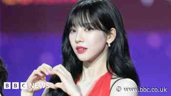 K-pop star apologises after relationship goes public