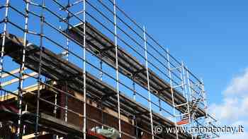 Prova a togliersi la vita in un'area di cantiere, salvato un uomo