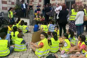 Onbekende probeert twee meisjes uit schoolgebouw te lokken: “Badgesysteem moet veiligheid verhogen”