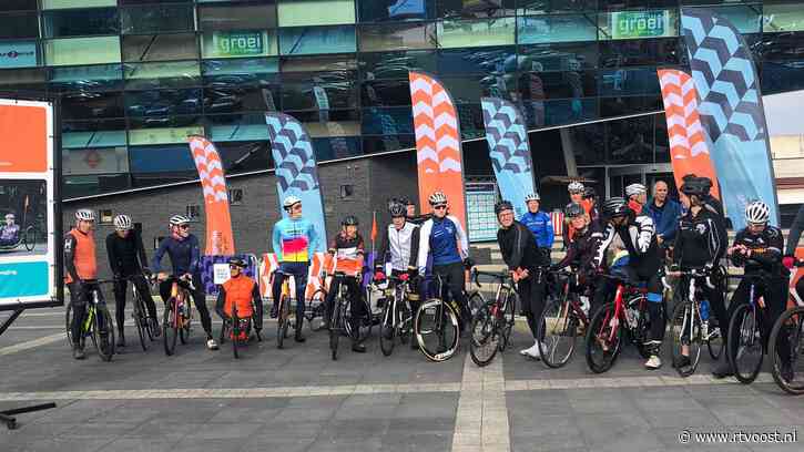 "20 kilometer per uur is pittig met een handbike"; Geluk in Beweging Challenge rijdt etappe rond Zwolle