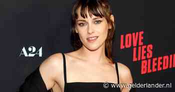 Kristen Stewart verschijnt met haar ‘meest gewaagde look ooit’ op rode loper: ‘De nieuwe Winnie de Poeh’