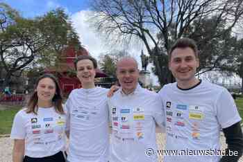 Antwerpse vriendengroep loopt 100 kilometer langs Portugese kust voor kankeronderzoek: “De vreselijke ziekte kost nog te veel levens”