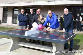 Leerlingen en buren kunnen samen pingpongen in school Den Biezerd