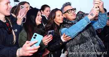 Robbie Williams in Amsterdam voor eigen kunsttentoonstelling: ‘Heerlijk’