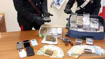 Blitz nel fortino della droga, una pistola e 21 chili di hashish in casa e in garage