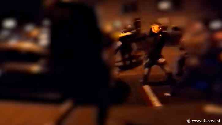 Boosheid na mishandeling fotografen rond IJsselderby: 'Blijf met je handen van journalisten af'