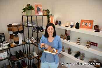 Sarah (39) is al 12 jaar podologe, nu opent ze ook schoenenadvieszaak: “Voor elke klacht is er een schoen”