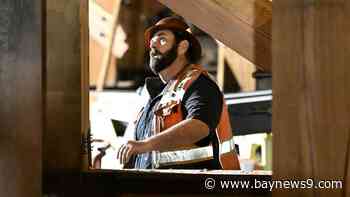 U.S. employers add a surprisingly strong 275,000 jobs in sign of continued economic strength