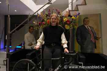 Studente Renée (24) organiseert op eigen houtje twee dameskoersen: “Ik heb ze vernoemd naar mijn grootvaders”