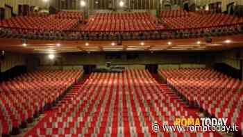 Topo in platea al Sistina durante lo spettacolo di Salemme. Il teatro: "Il centro di Roma è invaso"