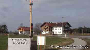 Anzeige wegen Volksverhetzung: Staatsanwaltschaft befasst sich mit Protestschild bei Chieming