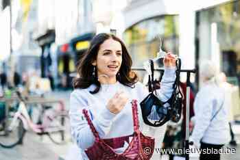Vrouwen staan met bh’s op de Meir: “Vrouwen zijn meer bekend met vierkantswortels dan eigen bh”