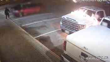 York police seek witnesses after tow truck set on fire in Richmond Hill with driver inside