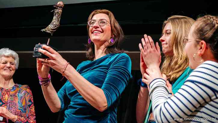 Sofie wint Vrouw in de Media Award dankzij inzet voor hoogbegaafde kinderen