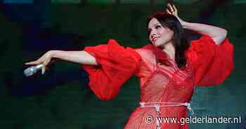 Sophie Ellis-Bextor zingt Murder on the dancefloor in Bataclan: negen jaar na aanslag viert publiek het leven