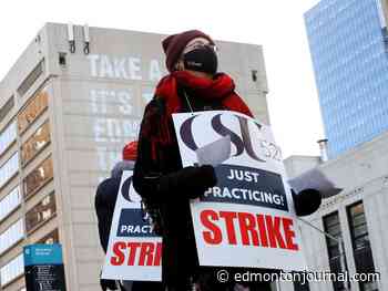 City workers overwhelmingly reject Edmonton's offer in CSU 52 labour dispute