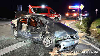 Kreuzungs-Crash zwischen Traktor und BMW fordert drei Verletzte