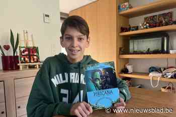 Via de achterbank van de auto naar een andere planeet.  “Mijn boek in de bibliotheek. Hoe tof is dat?”