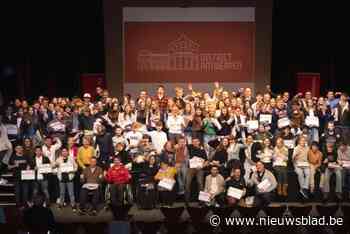 District Antwerpen zet verdienstelijke sporters en sportclubs in de bloemetjes