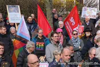 Etwa 580 Menschen gehen bei zwei Demos in Bad Oeynhausen auf die Straße