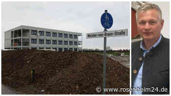 Containerdörfer für Geflüchtete in Bruckmühl: Doch machen sie wirklich die Schulturnhalle frei?