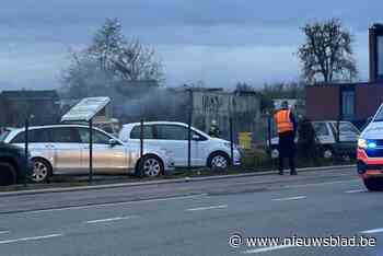 Loods brandt uit na kortsluiting