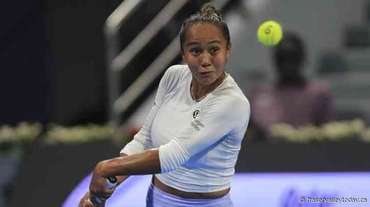 Fernandez bounced in Indian Wells opener, Raonic injured