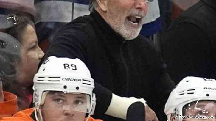 Tortorella reluctantly leaves Flyers’ bench after being tossed against Lightning