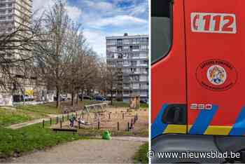 Brandstichting in appartementsgebouw in beruchte sociale woonwijk: zestig bewoners uur lang geëvacueerd