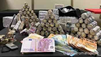 Centocelle, cani antidroga lo bloccano con oltre 16 chilogrammi di hashish