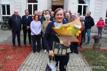 Oorkonde, bloemen en cadeau voor 11.111ste bezoeker van museum