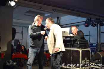 “Botsend Zandhoven” viert feest bij Carrosserie Van Laer, met superklant Luk Alloo als interviewer