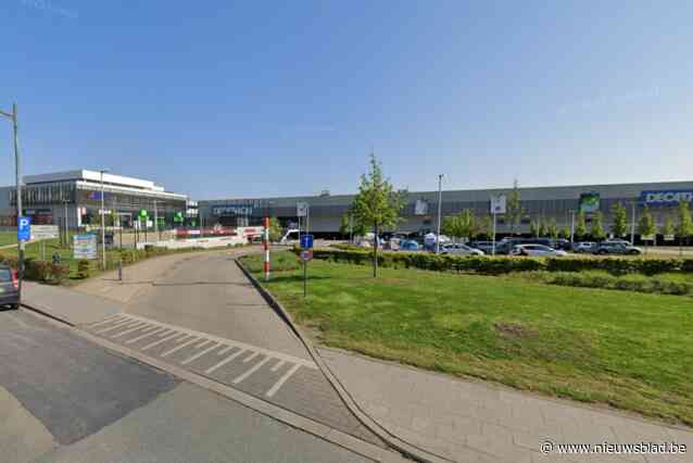 Politie houdt rodeorijder aan die door Decathlon-parking raast: “Hij zette andere bestuurders aan om hetzelfde te doen”