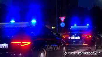 In fuga contromanto, senza patente e su auto rubata si scontra con i carabinieri